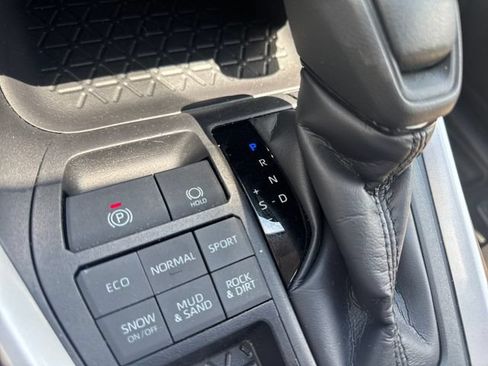Used 2025 Toyota RAV4 XLE AWD/4WD image 23