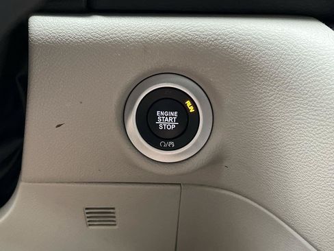 Used 2024 Chrysler Pacifica Touring-L FWD image 20