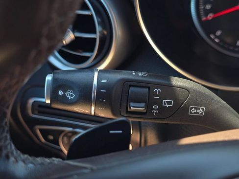 Used 2018 Mercedes-Benz GLC 300 4MATIC image 27