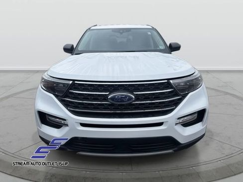 Used 2023 Ford Explorer XLT w/ Equipment Group 202A image 3