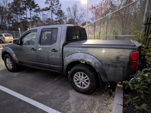 Used 2017 Nissan Frontier SV image 4