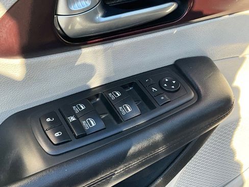 Used 2019 Chrysler Pacifica Limited w/ Advanced Safetytec Group FWD image 32