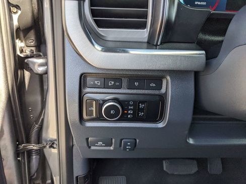 Certified 2024 Ford F250 Platinum image 29