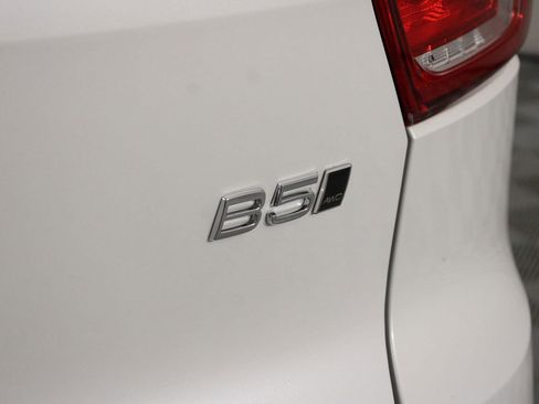 Certified 2025 Volvo XC40 B5 Plus image 20