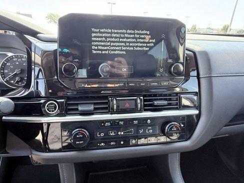 Used 2024 Nissan Pathfinder SL w/ SL Premium Package FWD image 13
