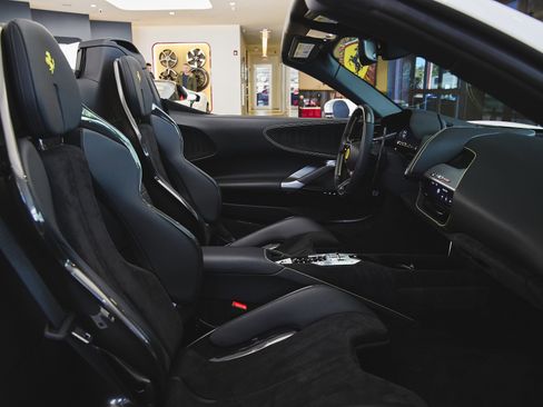 Used 2024 Ferrari SF90 Spider image 37