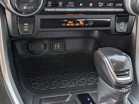 Used 2023 Toyota RAV4 XLE Premium image 17