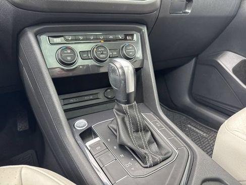 Used 2021 Volkswagen Tiguan SE w/ Panoramic Sunroof Package FWD image 16