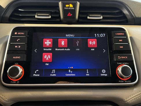 Used 2020 Nissan Versa SV FWD image 16