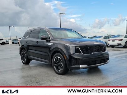 Certified 2025 Kia Sorento S w/ Panoramic Sunroof Package
