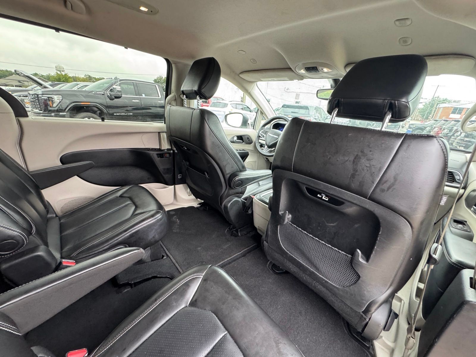 Used 2023 Chrysler Pacifica Touring-L FWD image 31
