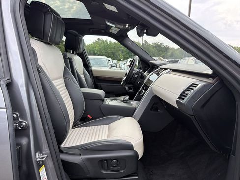 Used 2022 Land Rover Discovery HSE R-Dynamic AWD/4WD image 16