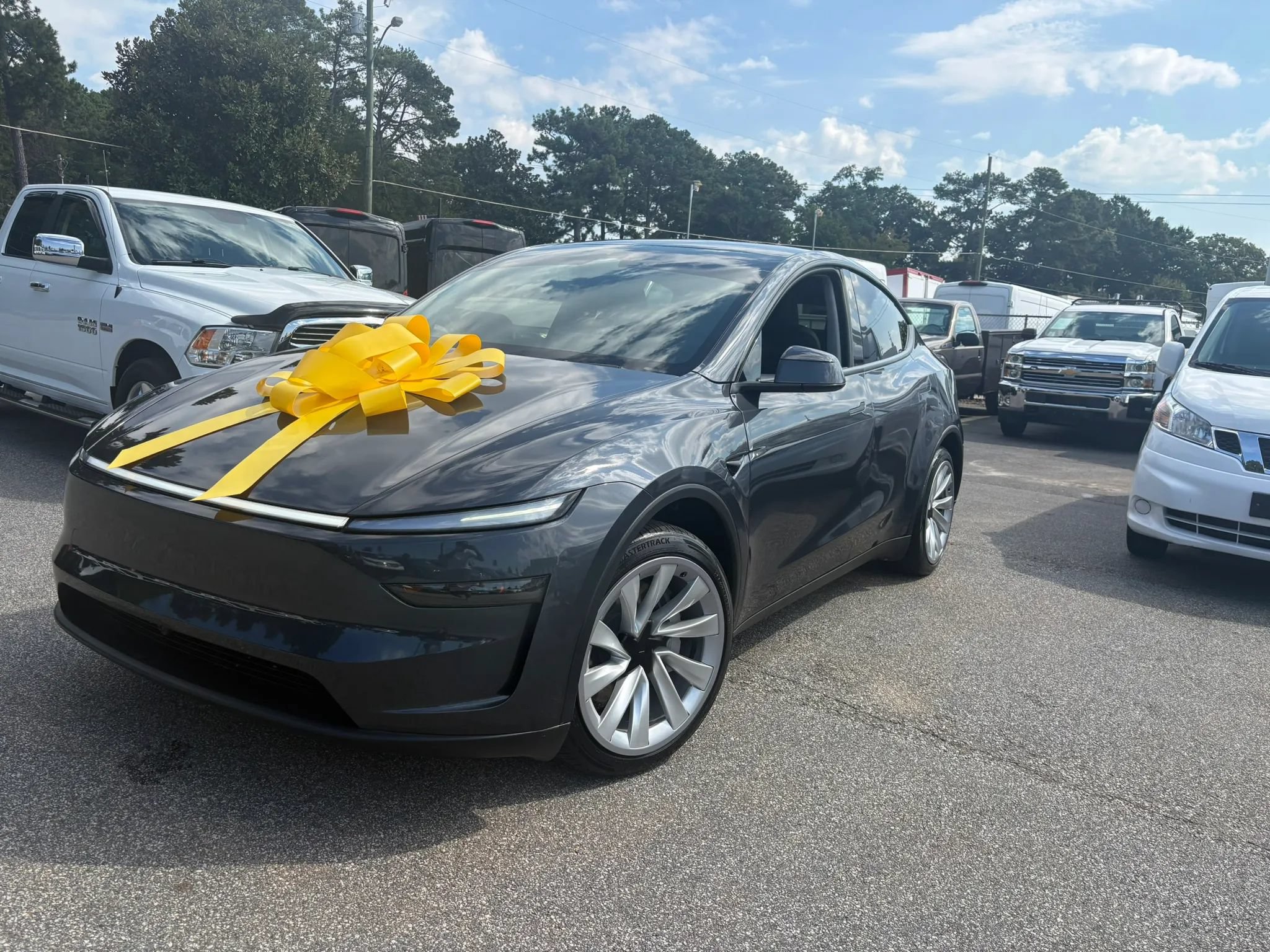 Used 2026 Tesla Model Y 2WD image 3
