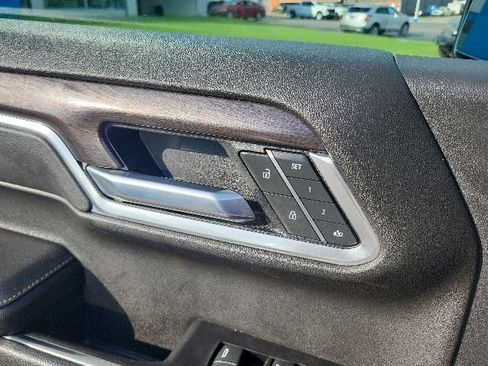 Used 2022 Chevrolet Silverado 1500 LTZ w/ LTZ Premium Package AWD/4WD image 28