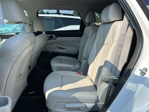 Used 2023 Kia Sorento SX Prestige AWD/4WD image 9
