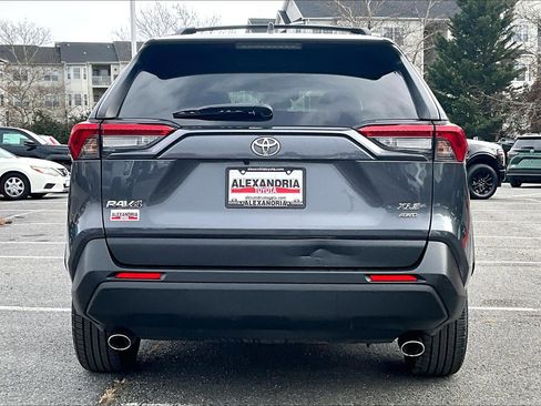 Used 2019 Toyota RAV4 XLE Premium image 4