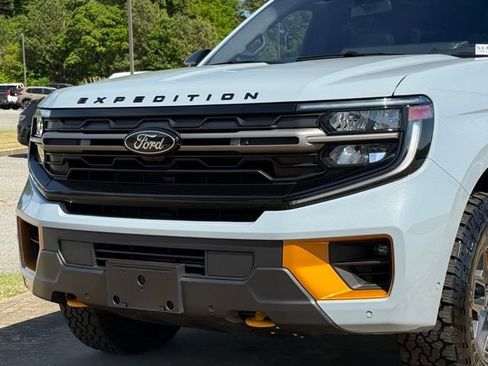 Used 2025 Ford Expedition Tremor image 10