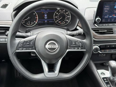 Used 2025 Nissan Altima 2.5 SV FWD image 23