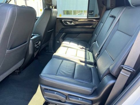 Used 2022 Chevrolet Tahoe Z71 w/ Luxury Package AWD/4WD image 17