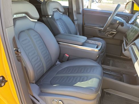 Used 2022 Rivian R1T Adventure image 17