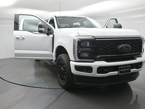 New 2026 Ford F250 XLT w/ XLT Premium Package image 30