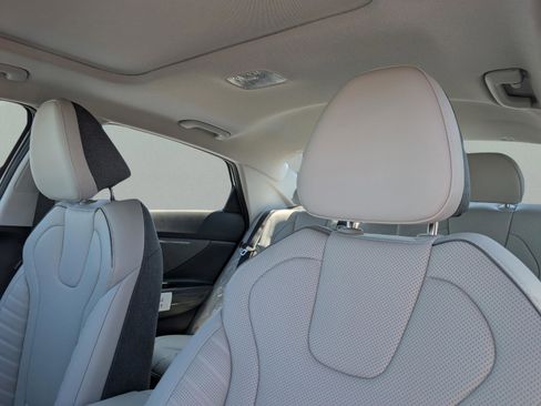 New 2025 Hyundai Elantra Limited image 12