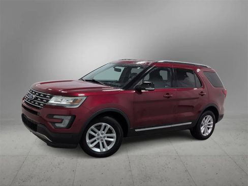 Used 2017 Ford Explorer XLT w/ Equipment Group 202A image 1