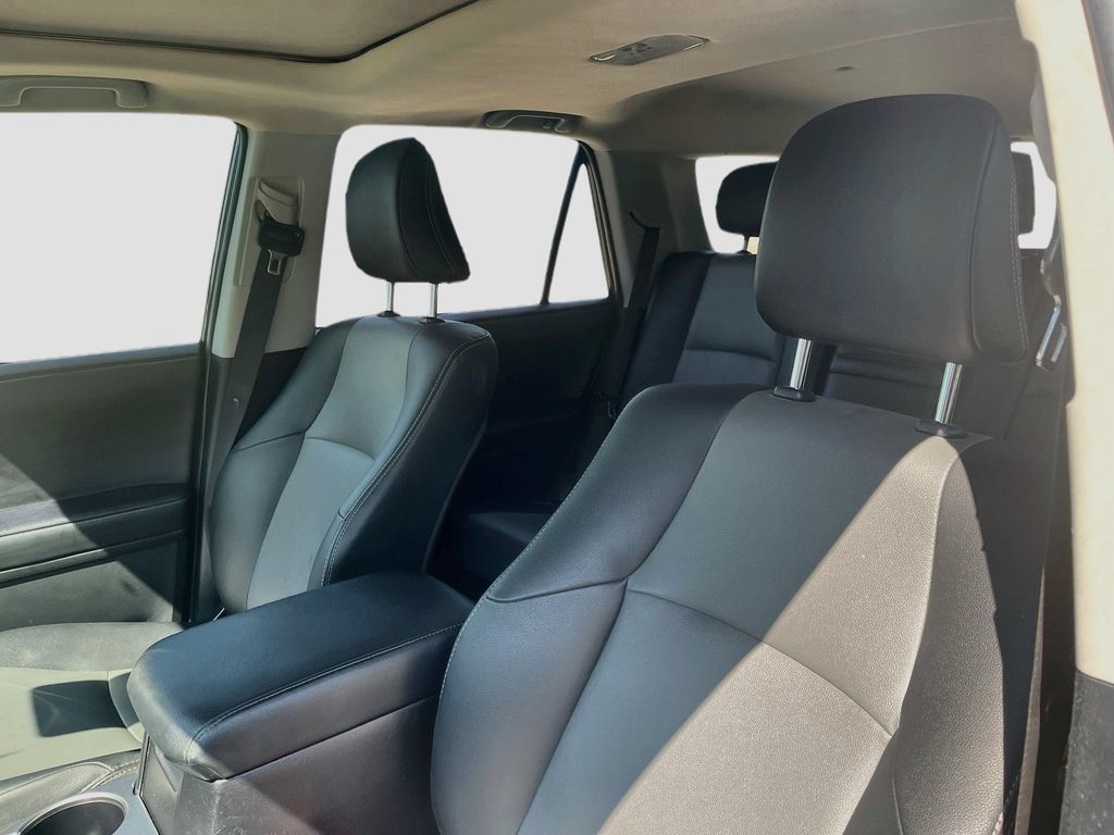 Used 2024 Toyota 4Runner SR5 Premium w/ Moonroof Package RWD image 21