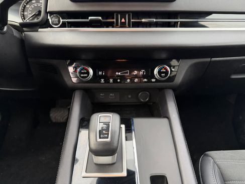 Used 2024 Mitsubishi Outlander SE image 15