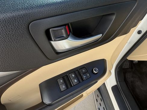 Used 2016 Toyota Highlander XLE FWD image 24