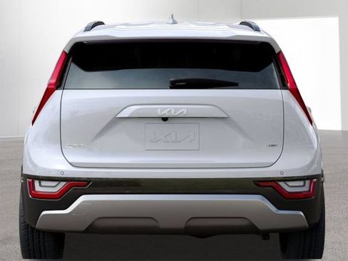 New 2025 Kia Niro SX Touring FWD image 13