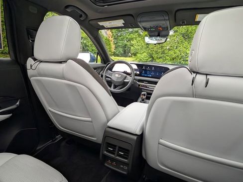 Used 2024 Cadillac XT4 Sport AWD/4WD image 36