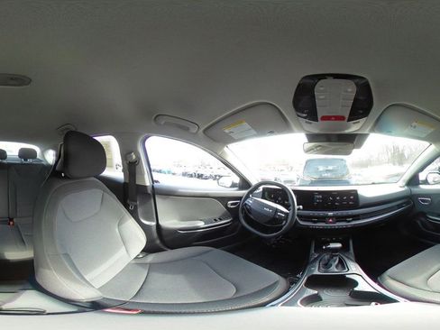 Used 2025 Kia K4 LXS image 38