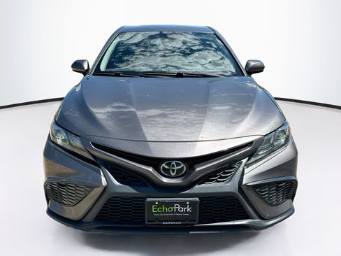 Used 2021 Toyota Camry SE FWD image 2