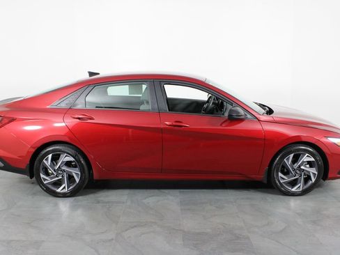 Used 2025 Hyundai Elantra Sport image 14