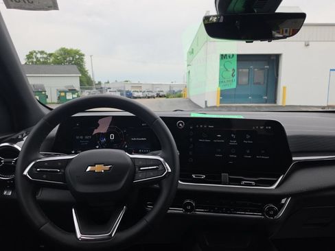 New 2026 Chevrolet Equinox LT w/ Convenience Package II FWD image 12