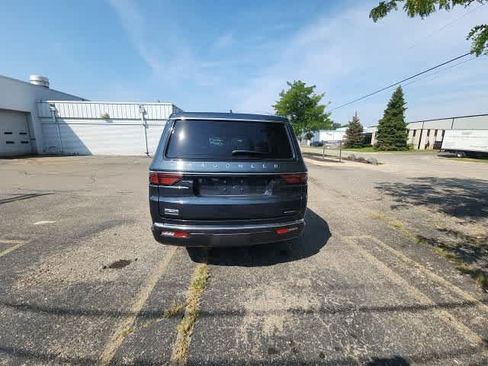 Used 2022 Jeep Wagoneer Series III w/ Premium Group I AWD/4WD image 15