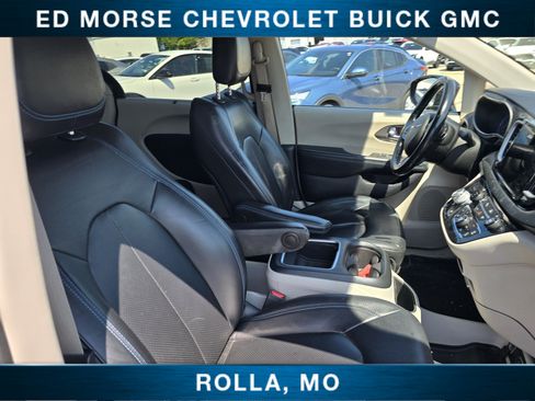 Used 2021 Chrysler Pacifica Touring-L FWD image 19
