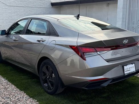 Used 2023 Hyundai Elantra SEL image 17