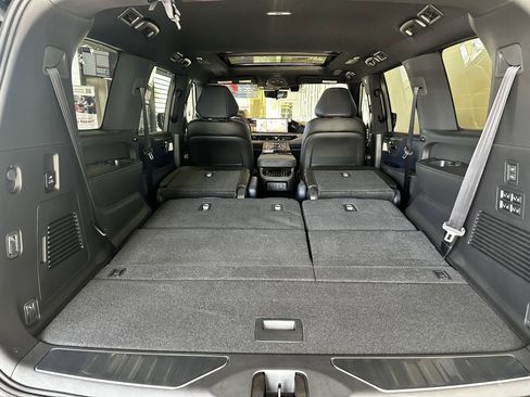 New 2026 INFINITI QX80 4WD image 8