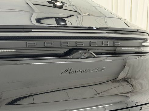 Certified 2025 Porsche Macan 4S Electric AWD/4WD image 67