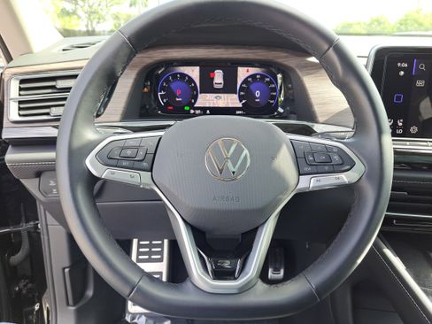 Used 2024 Volkswagen Atlas SEL Premium R-Line image 15