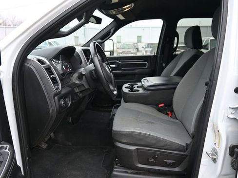 Used 2024 RAM 3500 Big Horn image 24