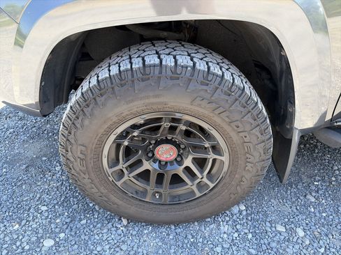 Used 2017 Toyota Tacoma TRD Sport w/ Tow Package (A/T) AWD/4WD image 11