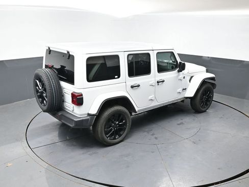 Used 2025 Jeep Wrangler Unlimited Sahara w/ Safety Group AWD/4WD image 14