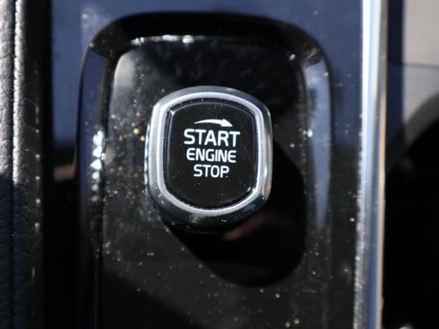 Used 2022 Volvo XC90 T6 Momentum w/ Advanced Package image 33