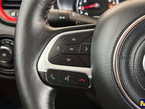 Used 2017 Jeep Renegade Trailhawk w/ Premium Trailhawk Package AWD/4WD image 31