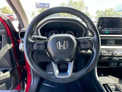 Used 2025 Honda Pilot EX-L image 11