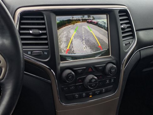 Used 2017 Jeep Grand Cherokee Limited image 31