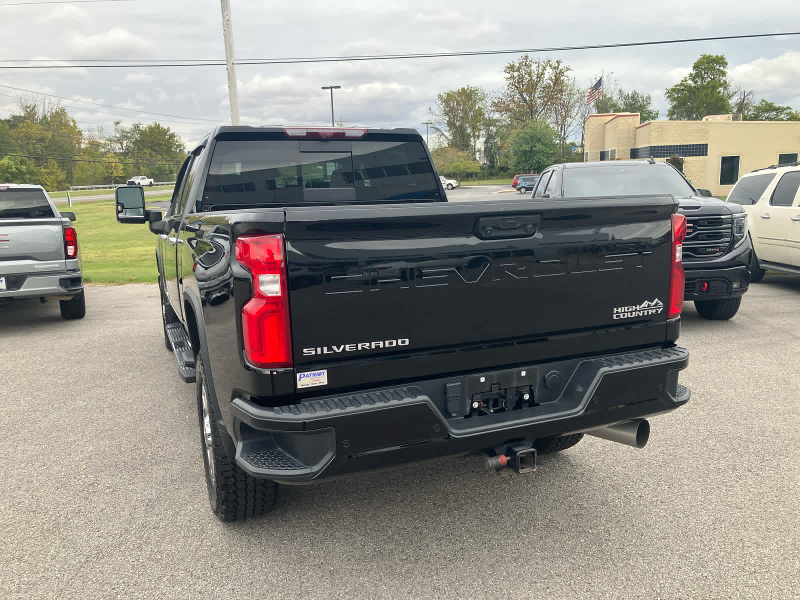 Used 2024 Chevrolet Silverado 2500 High Country w/ High Country Premium Package AWD/4WD image 6